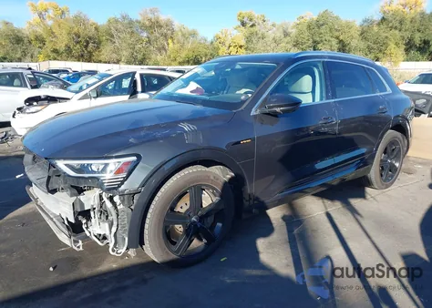 2019 Audi E-Tron Premium Plus z USA, uszkodzony, nr VIN WA1LAAGE8KB010374